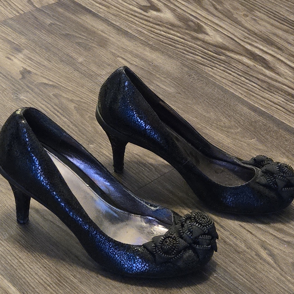 Kenneth Cole Black Textured Heels